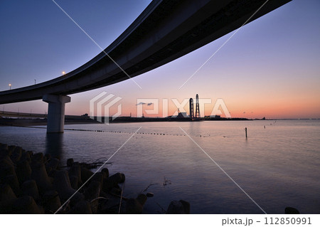 日の出の風景 112850991
