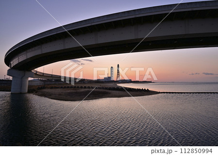 日の出の風景 112850994