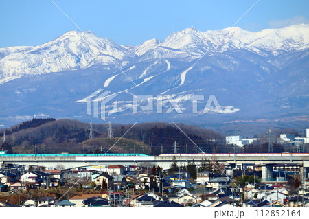 白河市 白河小峰城から眺める那須岳と東北&山形新幹線 112852164
