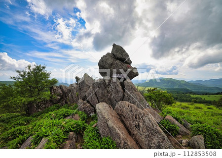 八ヶ岳連峰の霧ヶ峰高原の物見岩 112853508