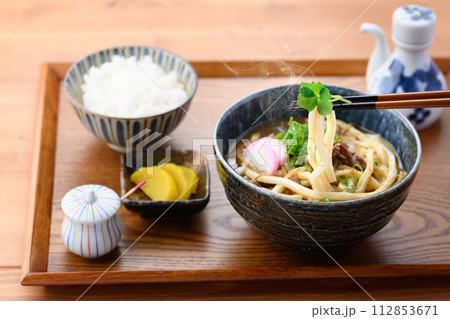 カレーうどん定食 112853671