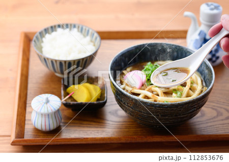 カレーうどん定食 112853676