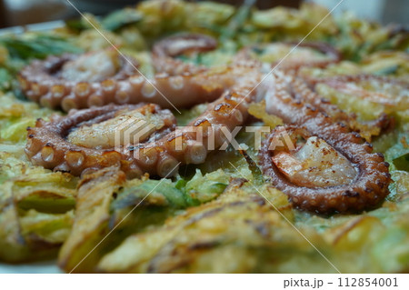 Korean-style pancakes with whole octopus and green onion Korean-style pancakes with whole octopus and green onion 112854001