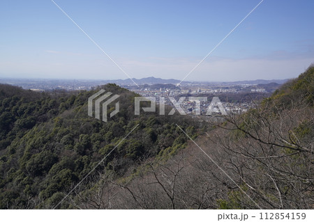 足利市　長林寺ー大坊山ハイキング道　岩稜のピーク（あわぎ山）からの眺め　2024年2月17日 112854159