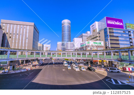日本の横浜都市景観 6車線道路誕生…新横浜駅入口や横浜プリンスHなどを望む=3月15日 日本の横浜都市景観 6車線道路誕生…新横浜駅入口や横浜プリンスHなどを望む=3月15日 112857525