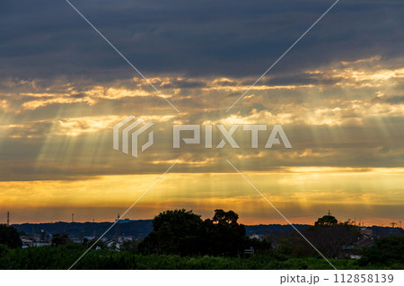 静岡県袋井市愛野 夕暮れ時の風景 静岡県袋井市愛野 夕暮れ時の風景 112858139