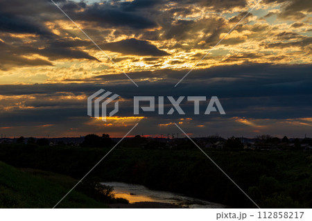 静岡県袋井市愛野 夕暮れ時の風景 静岡県袋井市愛野 夕暮れ時の風景 112858217
