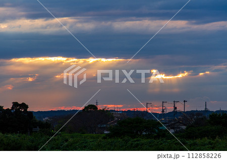 静岡県袋井市愛野 夕暮れ時の風景 静岡県袋井市愛野 夕暮れ時の風景 112858226