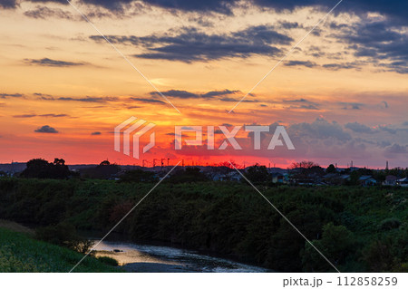 静岡県袋井市愛野 夕暮れ時の風景 静岡県袋井市愛野 夕暮れ時の風景 112858259