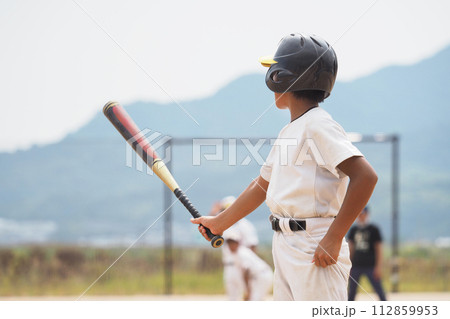 少年野球の左打者 112859953