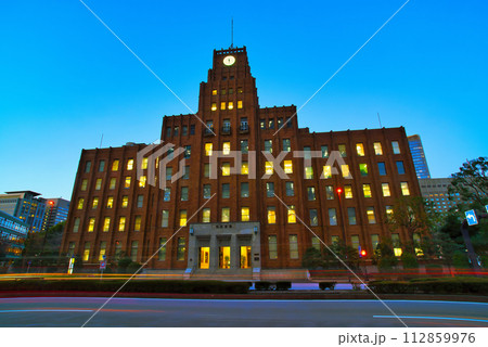 東京 市政会館の夜景 東京 市政会館の夜景 112859976