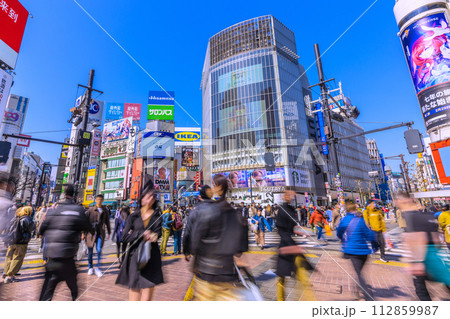 日本の東京都市景観 4万円突破日経平均株価…株バブルに酔う日本経済の闇…外国人観光客で賑う渋谷=4日 日本の東京都市景観 4万円突破日経平均株価…株バブルに酔う日本経済の闇…外国人観光客で賑う渋谷=4日 112859987