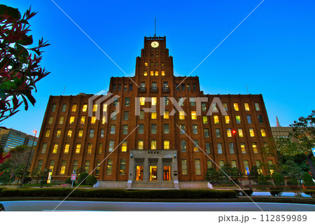 東京 市政会館の夜景 東京 市政会館の夜景 112859989
