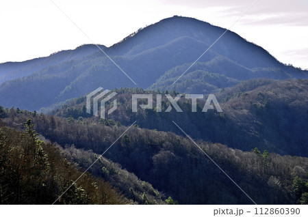 丹沢の袖平山より望む蛭ヶ岳 112860390