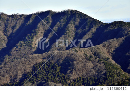 丹沢の能ノ爪 鍋嵐東尾根より相州アルプスを望む 丹沢の能ノ爪 鍋嵐東尾根より相州アルプスを望む 112860412