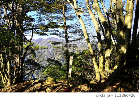 丹沢の鍋嵐山頂 丹沢の鍋嵐山頂 112860426