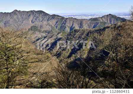 丹沢の能ノ爪 鍋嵐東尾根より望む相州アルプス 丹沢の能ノ爪 鍋嵐東尾根より望む相州アルプス 112860431