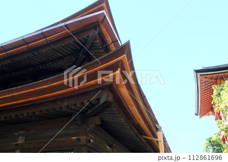 京都のまちなみ 祇園・東山エリア 清水寺 本堂 檜皮葺屋根 京都のまちなみ 祇園・東山エリア 清水寺 本堂 檜皮葺屋根 112861696