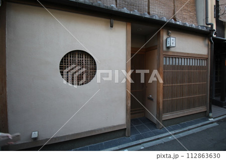 京都のまちなみ　四条河原町エリア　先斗町　古葉 112863630