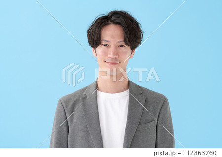 笑顔の男性 笑顔の男性 112863760