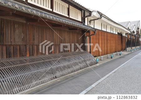 京都・伏見の小路 112863832
