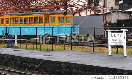 倉敷市児島で下津井電鉄の廃線跡、風の道に保存されてる旧下津井駅と看板、旧車両 112865548
