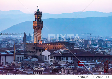 Florentine Palazzo Vecchio and its tower at night Florentine Palazzo Vecchio and its tower at night 112865943