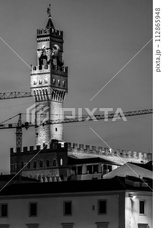 Florentine Palazzo Vecchio and its tower at night Florentine Palazzo Vecchio and its tower at night 112865948