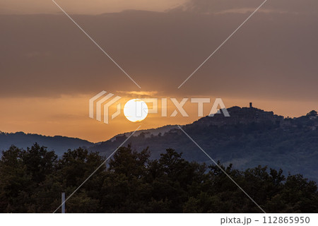 Sunset in the Tuscany with view on the small village San Giusto 112865950
