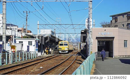 鉄道のある風景(伊豆箱根鉄道の大場駅にとまる電車と線路) 鉄道のある風景(伊豆箱根鉄道の大場駅にとまる電車と線路) 112866092
