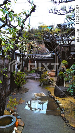 むかし下津井廻船問屋の通路、今に残る回船問屋の建物を当時に近い形で復元した資料館、岡山下津井 むかし下津井廻船問屋の通路、今に残る回船問屋の建物を当時に近い形で復元した資料館、岡山下津井 112866197