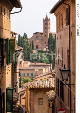 Basilica San Clemente in Santa Maria dei Servi seen from the Siena city center 112866274