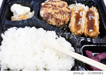 おいしいメンチカツとヒレカツ弁当 112866862