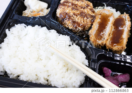 おいしいメンチカツとヒレカツ弁当 おいしいメンチカツとヒレカツ弁当 112866863