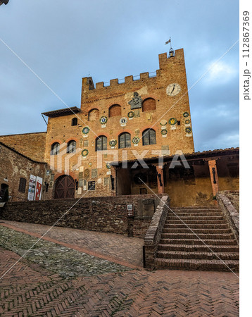 The old Piazza Pretorio in the city center of Certaldo Alto in the Tuscany The old Piazza Pretorio in the city center of Certaldo Alto in the Tuscany 112867369