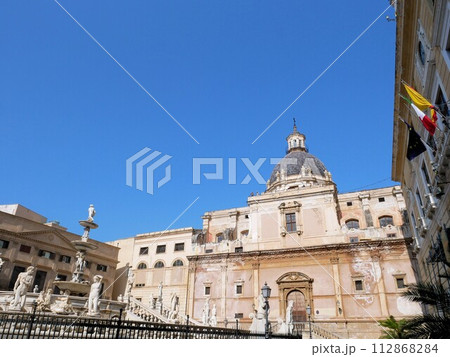 イタリア　パレルモ市　ベッリーニ広場 (Piazza Bellini) 112868284