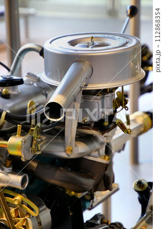 旧車のエンジン… シングルバレルキャブレターとエアクリーナー 旧車のエンジン… シングルバレルキャブレターとエアクリーナー 112868354