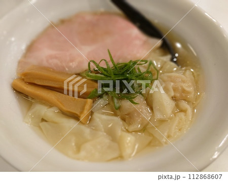 透き通るようなだしの素朴な自家製ラーメン 透き通るようなだしの素朴な自家製ラーメン 112868607