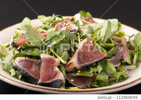 カツオとクレソンとミョウガのサラダ 112868649