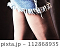 美しく健康的な女性の脚 112868935