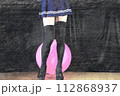 美しく健康的な女性の脚 112868937