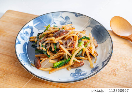 ニラと筍の中華炒め ニラと筍の中華炒め 112868997