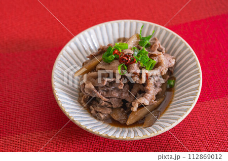 牛バラ肉とごぼうの柳川風煮込み 牛バラ肉とごぼうの柳川風煮込み 112869012