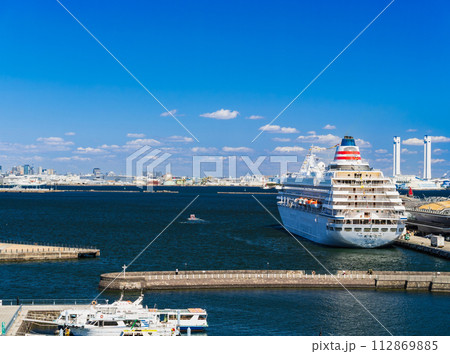 神奈川県庁から眺める横浜港 112869885