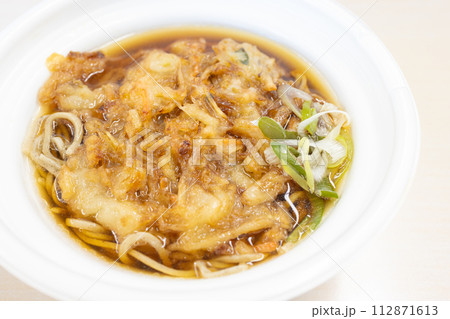 おいしい天ぷらそば 112871613