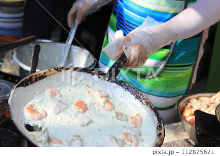 絶対見逃せない！ベトナムホーチミンの観光スポット　ベトナム料理、ピンク教会、奇怪遺産、夜景 112875621