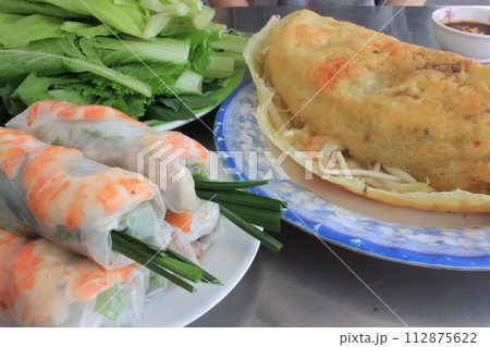 絶対見逃せない！ベトナムホーチミンの観光スポット　ベトナム料理、ピンク教会、奇怪遺産、夜景 112875622