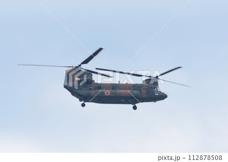 飛行する陸上自衛隊CH-47JAチヌーク 飛行する陸上自衛隊CH-47JAチヌーク 112878508