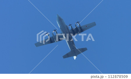 頭上を飛ぶ航空自衛隊C-130H輸送機 頭上を飛ぶ航空自衛隊C-130H輸送機 112878509