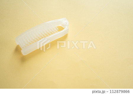 携帯のブラシ 112879866